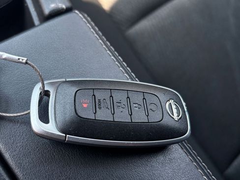 Used 2025 Nissan Rogue SV image 27