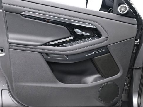Used 2020 Land Rover Range Rover Evoque SE image 9