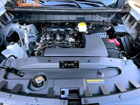 New 2025 Nissan Pathfinder SL image 11