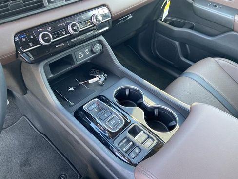Used 2025 Honda Pilot Elite image 24