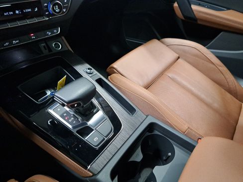 Used 2023 Audi Q5 e Premium Plus AWD/4WD image 25