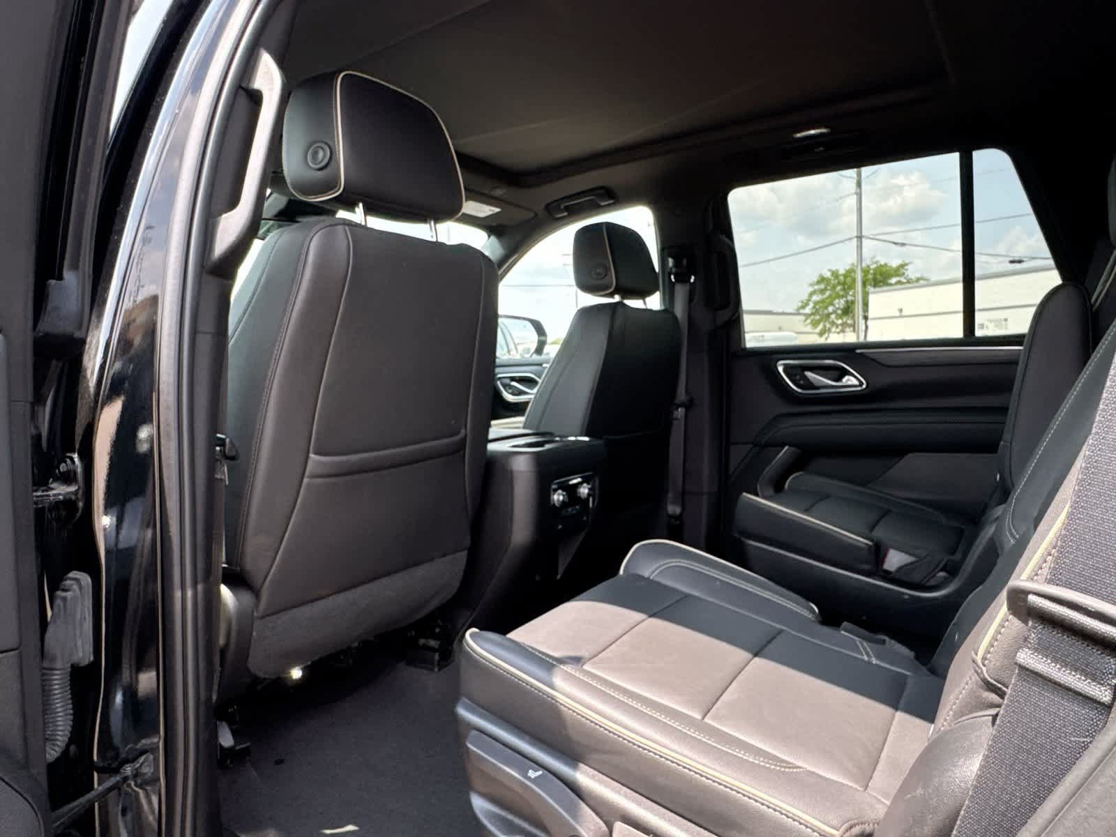 Used 2023 GMC Yukon SLT AWD/4WD image 18