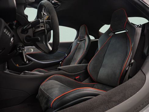 Used 2023 McLaren Artura RWD image 9