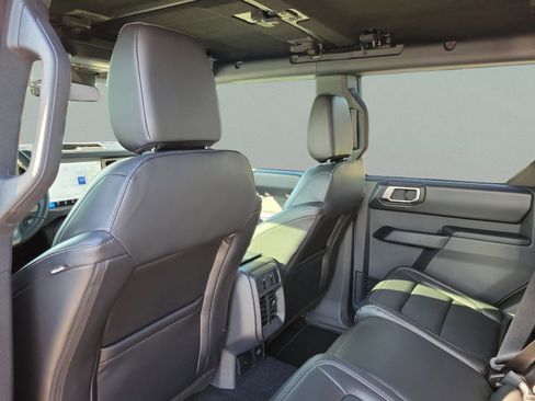 New 2025 Ford Bronco Outer Banks w/ Black Appearance Package image 21