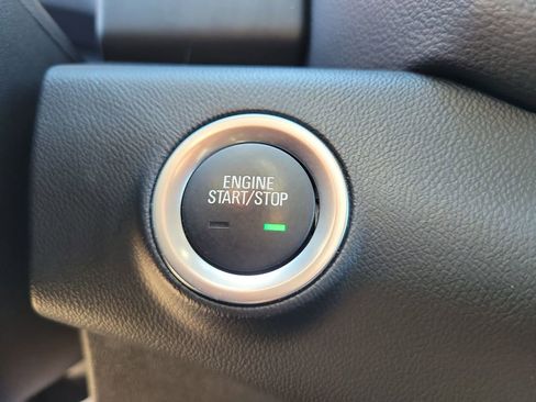 Used 2024 GMC Terrain SLT image 29