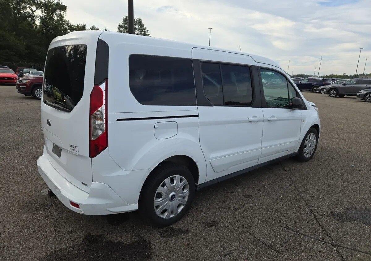 Used 2019 Ford Transit Connect XLT FWD image 3