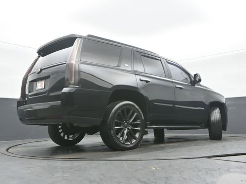 Used 2020 Cadillac Escalade Luxury w/ Escalade Sport Edition image 31