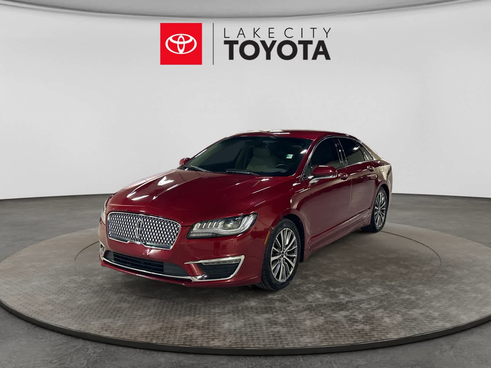 Used 2019 Lincoln MKZ Reserve FWD image 1