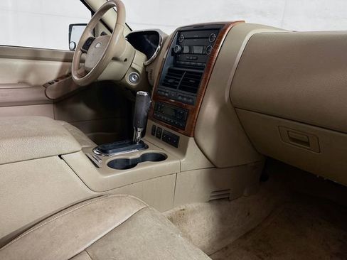 Used 2008 Ford Explorer Eddie Bauer image 30