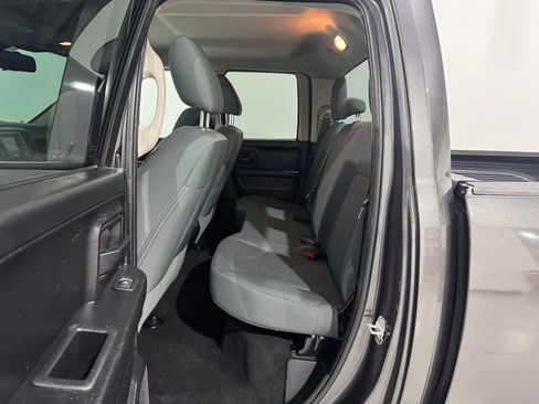 Used 2015 RAM 1500 Express RWD image 19