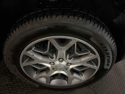 Used 2020 Jeep Grand Cherokee Limited w/ Premium Lighting Group image 12