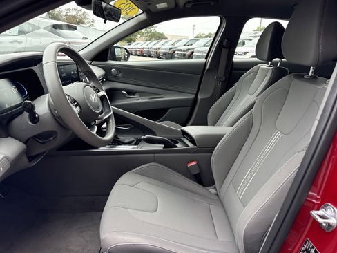 Certified 2025 Hyundai Elantra Sport image 11