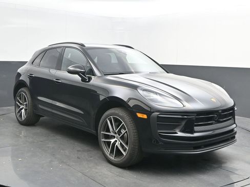 New 2026 Porsche Macan image 4