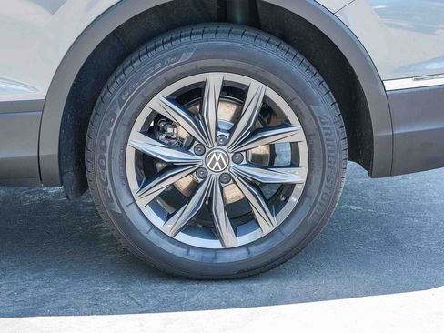 Certified 2022 Volkswagen Tiguan SE FWD image 10
