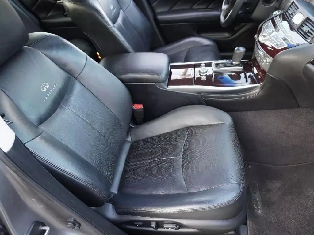 Used 2011 INFINITI M37 w/ Premium Pkg RWD image 32