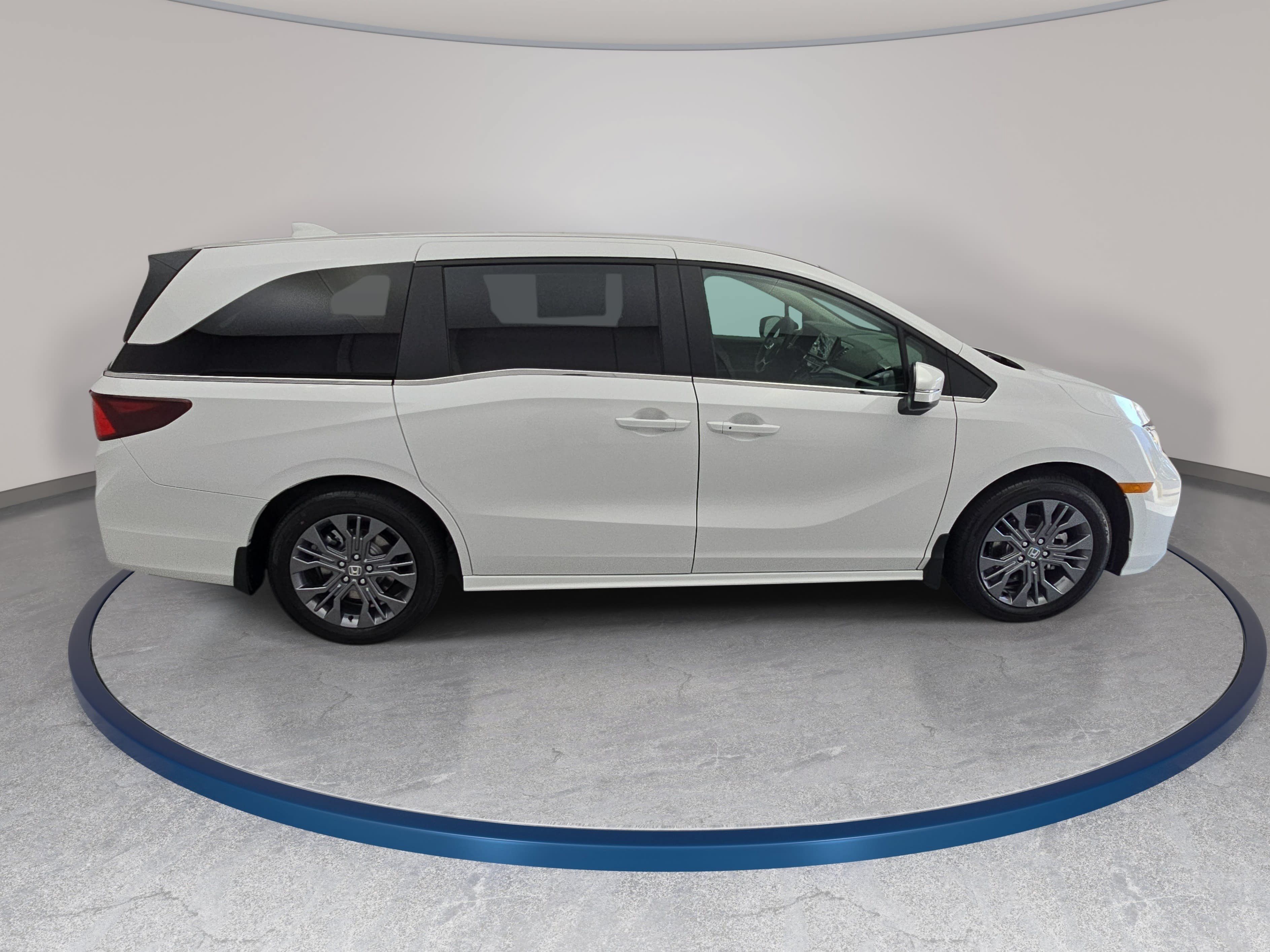 New 2027 Honda Odyssey Touring image 4