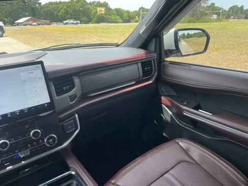 Used 2022 Ford Expedition Max Limited RWD image 30