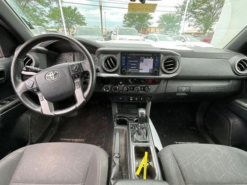 Used 2018 Toyota Tacoma TRD Sport AWD/4WD image 7