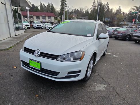 Used 2016 Volkswagen Golf S image 3