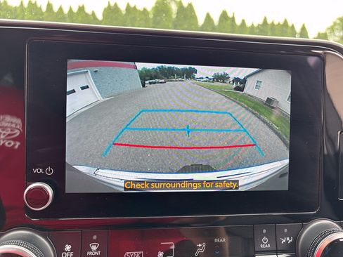 Used 2024 Toyota Highlander XLE AWD/4WD image 28