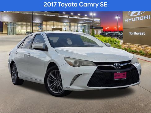 Used 2017 Toyota Camry SE FWD image 1
