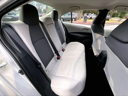 Used 2022 Toyota Corolla LE image 19