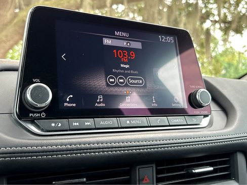 Used 2023 Nissan Rogue S FWD image 8