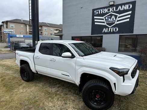 Used 2024 Toyota Tacoma TRD Sport AWD/4WD image 2