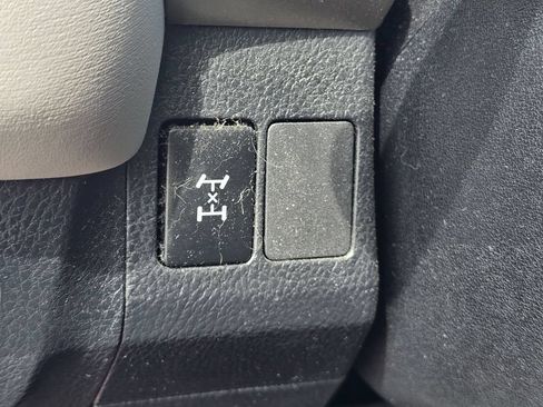 Used 2013 Toyota RAV4 XLE AWD/4WD image 8