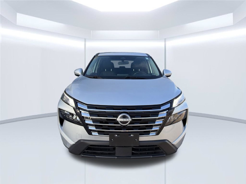 Used 2025 Nissan Rogue SV FWD image 2