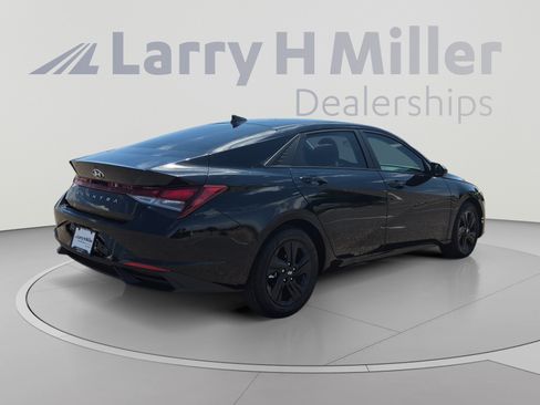 Used 2023 Hyundai Elantra SEL w/ Cargo Package FWD image 5