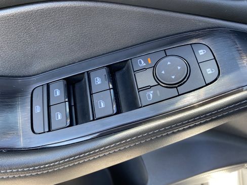 Used 2024 Nissan Rogue SV image 40