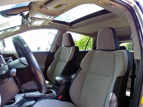 Used 2017 Toyota RAV4 XLE AWD/4WD image 21