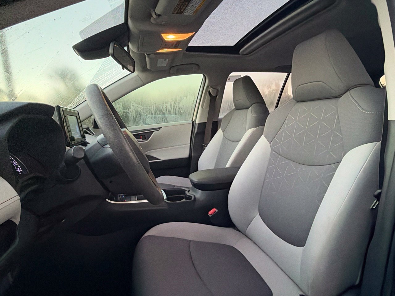 Used 2019 Toyota RAV4 XLE FWD image 6