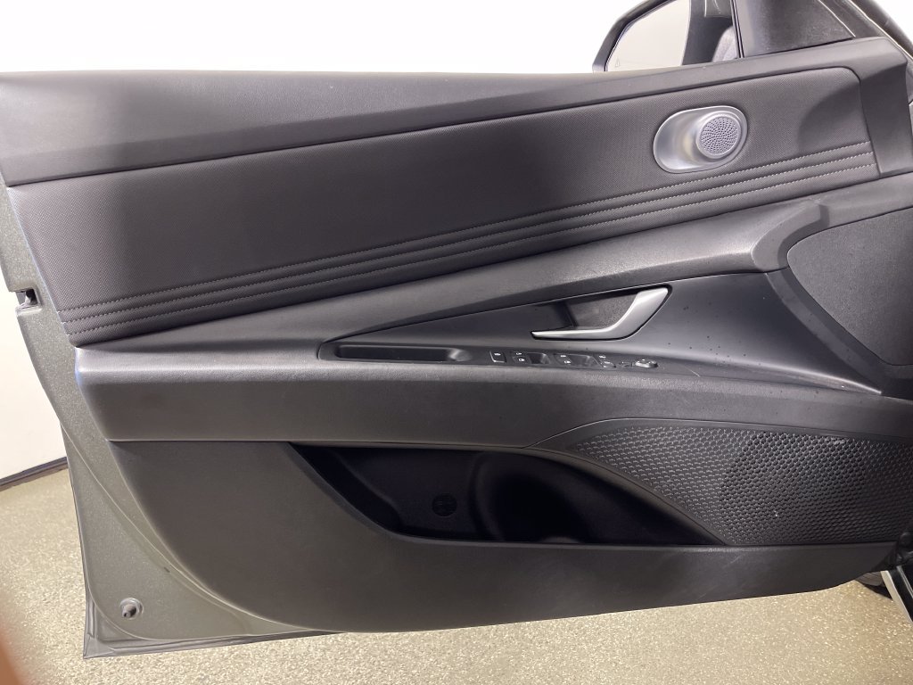 Certified 2025 Hyundai Elantra SEL FWD image 20