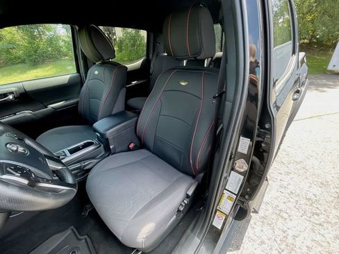 Used 2019 Toyota Tacoma TRD Off-Road AWD/4WD image 19