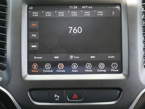 Used 2019 Jeep Cherokee Trailhawk w/ Comfort/Convenience Group AWD/4WD image 21