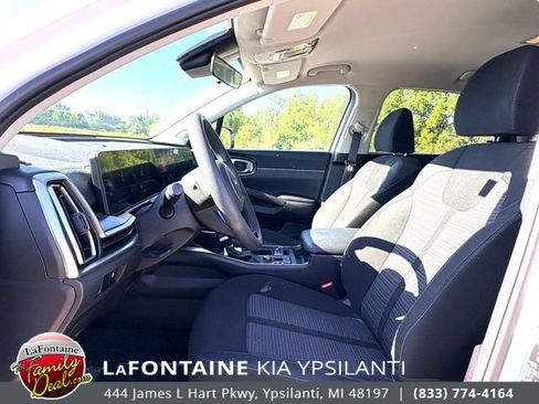 Used 2025 Kia Sorento LX FWD image 9