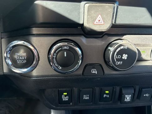 Used 2020 Toyota Tacoma TRD Sport w/ Technology Package image 15