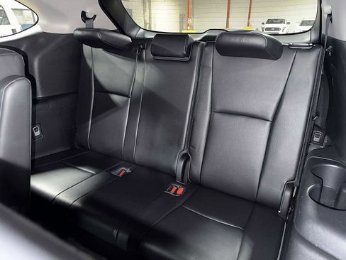 Used 2022 Toyota Highlander XLE image 18