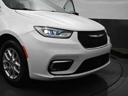 Used 2024 Chrysler Pacifica Touring-L FWD image 33