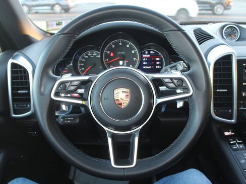 Used 2017 Porsche Cayenne Platinum Edition image 6