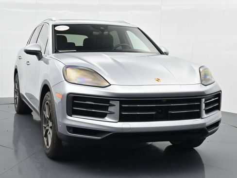 Certified 2025 Porsche Cayenne AWD/4WD image 10