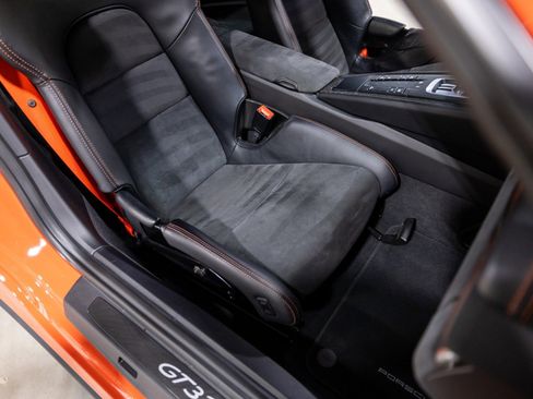 Used 2016 Porsche 911 GT3 RS image 32