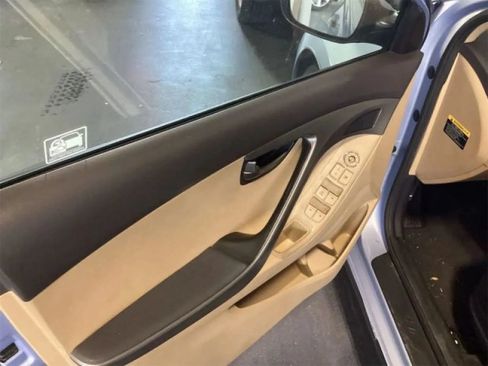 Used 2012 Hyundai Elantra GLS FWD image 19
