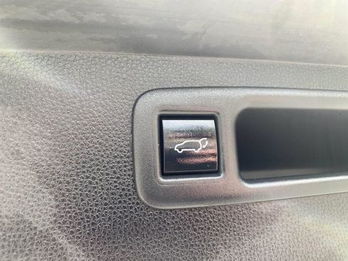 Used 2022 Toyota Highlander XLE AWD/4WD image 50