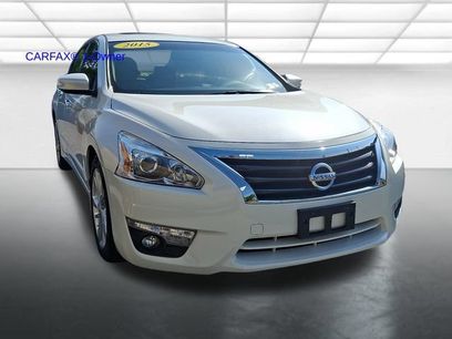 Used 2015 Nissan Altima 2.5 SV w/ Convenience Package