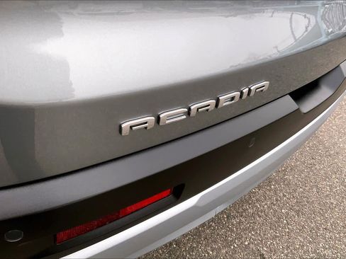 Used 2023 GMC Acadia SLE w/ Driver Convenience Package image 31