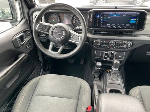 Used 2024 Jeep Wrangler Unlimited Sahara AWD/4WD image 13