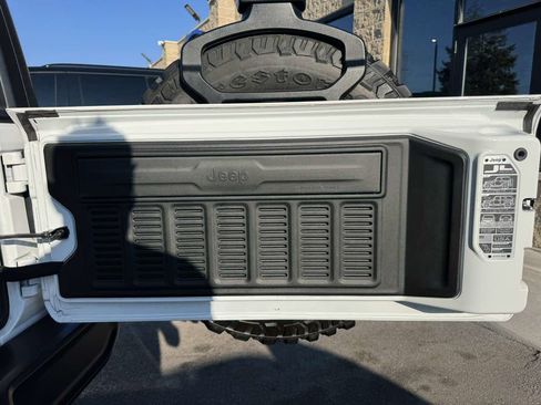 Used 2023 Jeep Wrangler Unlimited AWD/4WD image 38